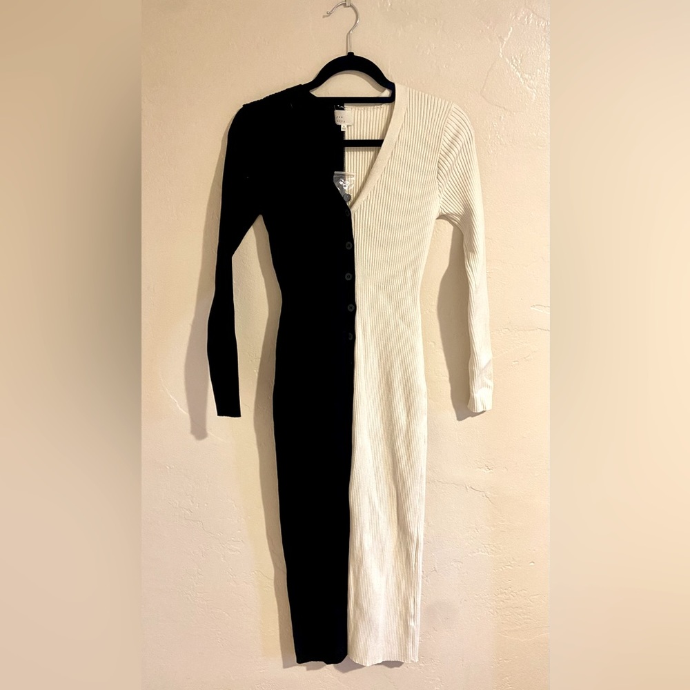 VICI two tone sweater dress. Size medium. Never worn!